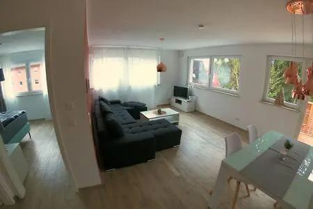 Lamisto Am Waldesrand