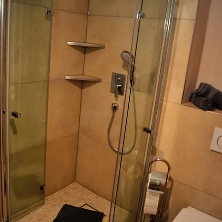 Lamisto Am Waldesrand