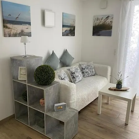 Lamisto Am Waldesrand