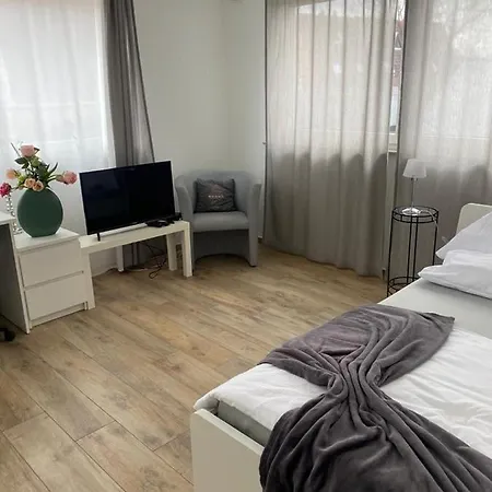 Lamisto Am Waldesrand *